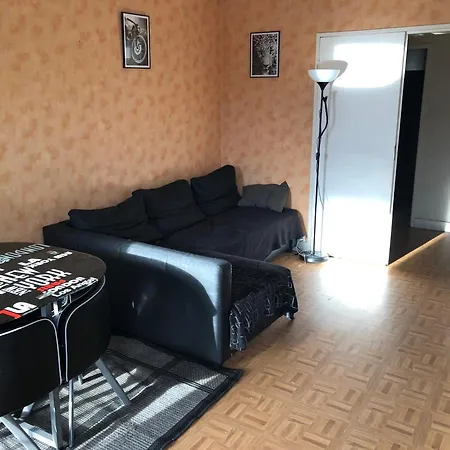 Spacieux T4 Avec Balcon Апартаменты *